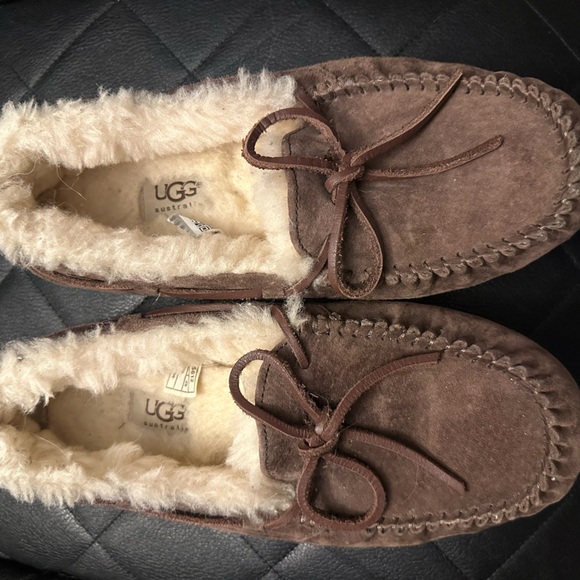 Ugg moccasin slippers - Picture 2 of 4
